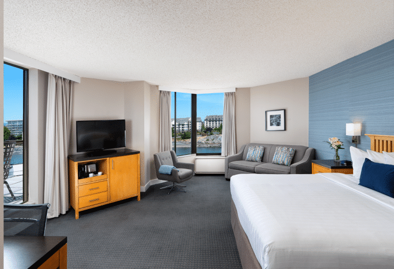 Laurel Wing Sunset Guestroom
