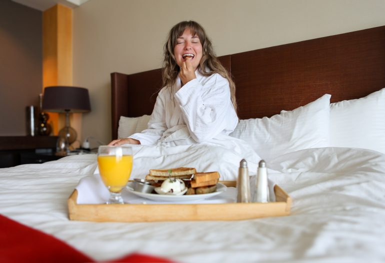 in room dining breakfast on Erickson Wing balcony